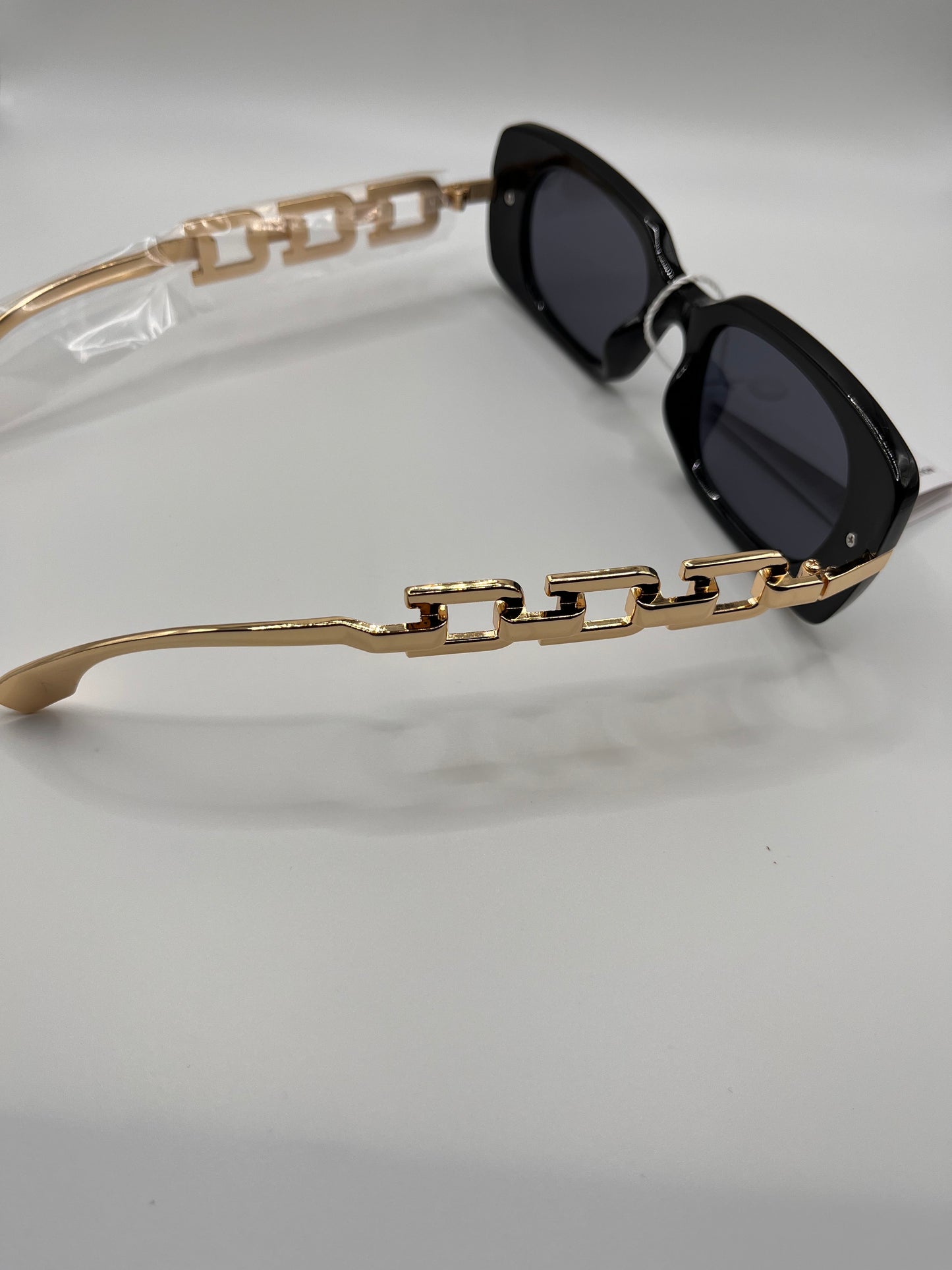 Chunky Chain Style Leg Solid Color Frame Sunglass