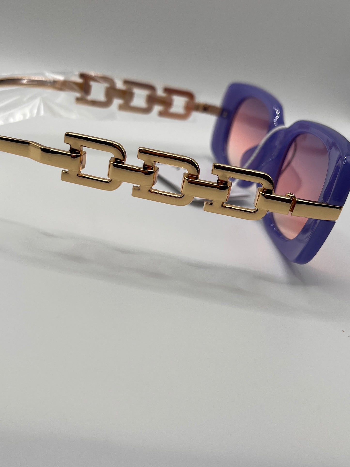 Chunky Chain Style Leg Solid Color Frame Sunglass