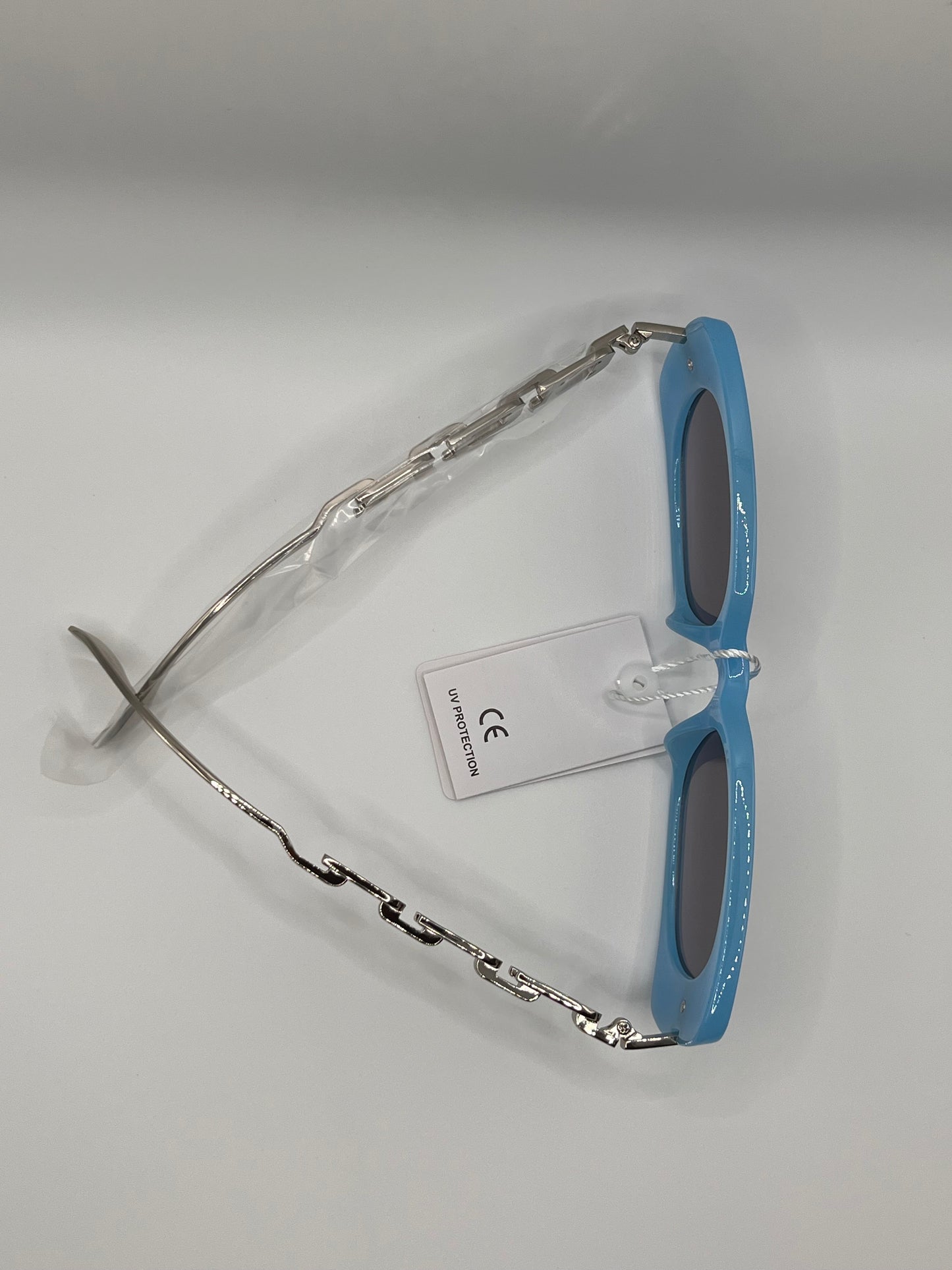 Chunky Chain Style Leg Solid Color Frame Sunglass
