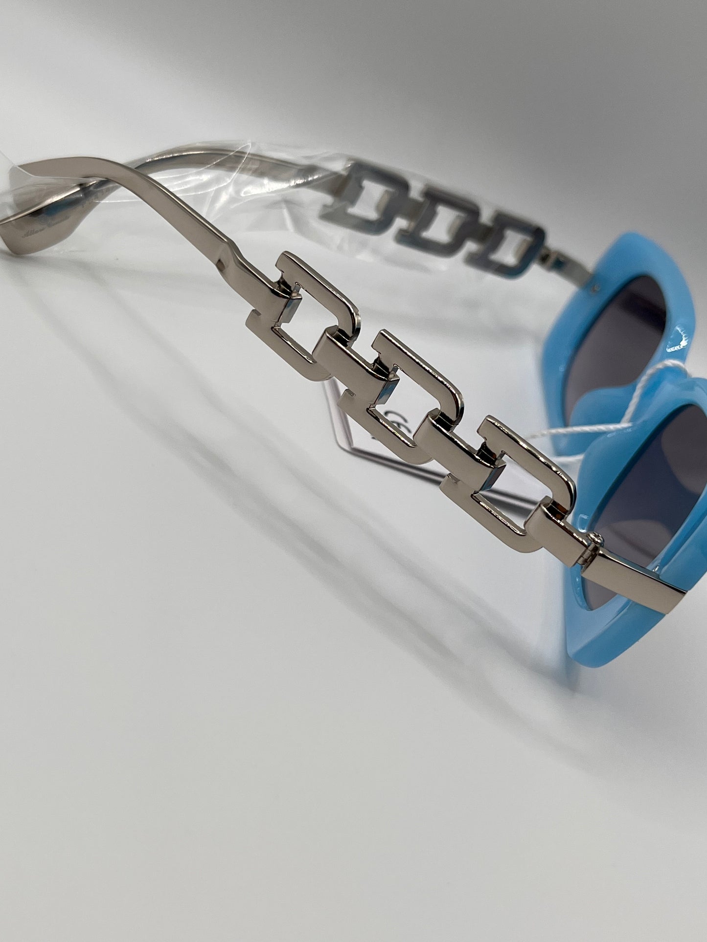 Chunky Chain Style Leg Solid Color Frame Sunglass