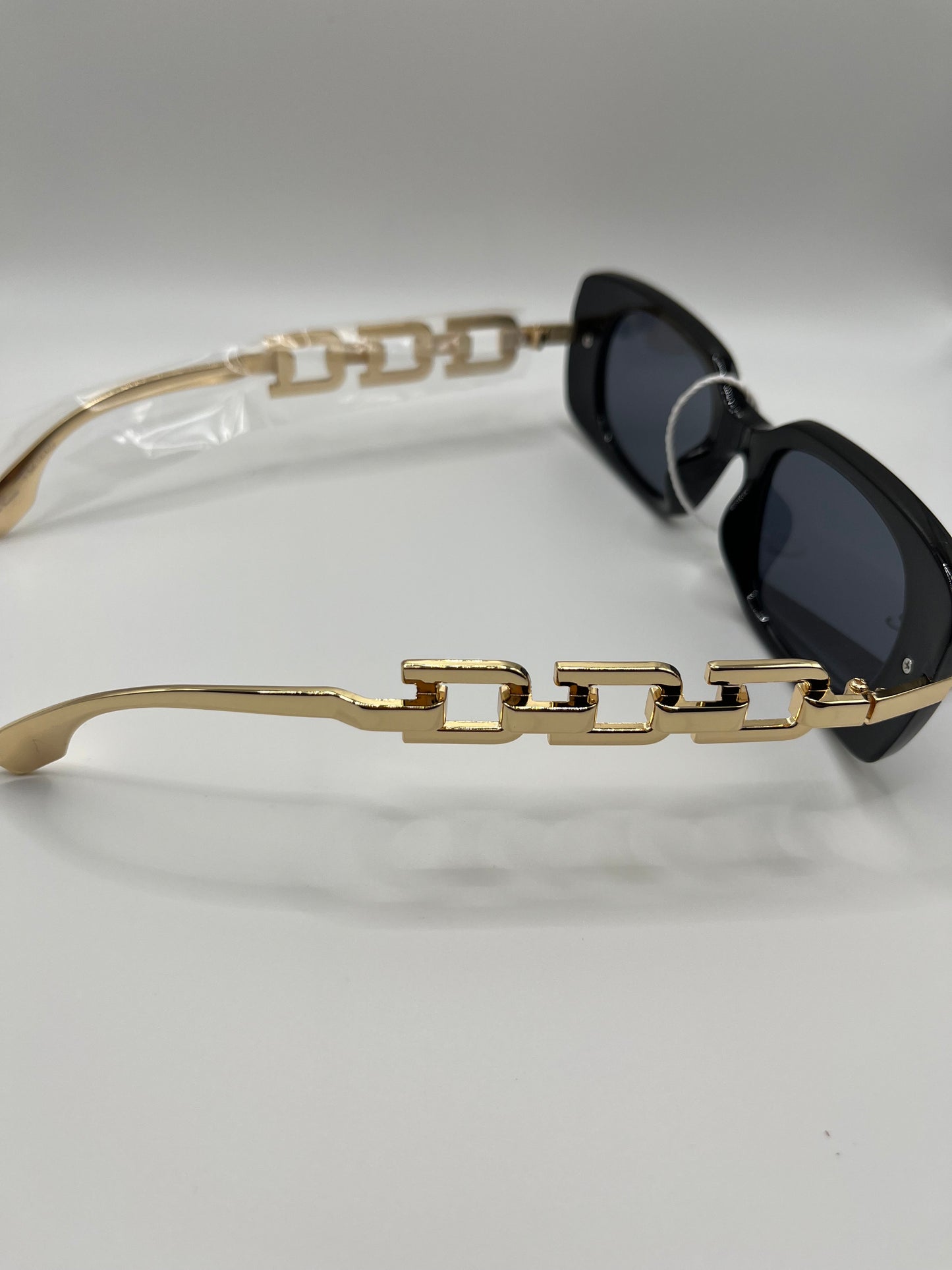 Chunky Chain Style Leg Solid Color Frame Sunglass